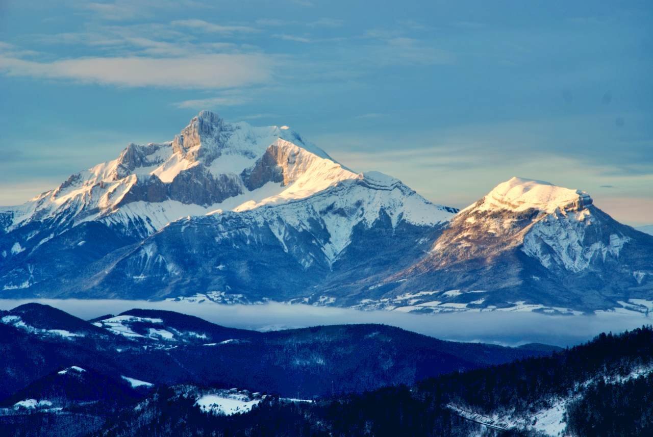Vue sur les sommets du Dévoluy lors du trek vers la Combe du Loup