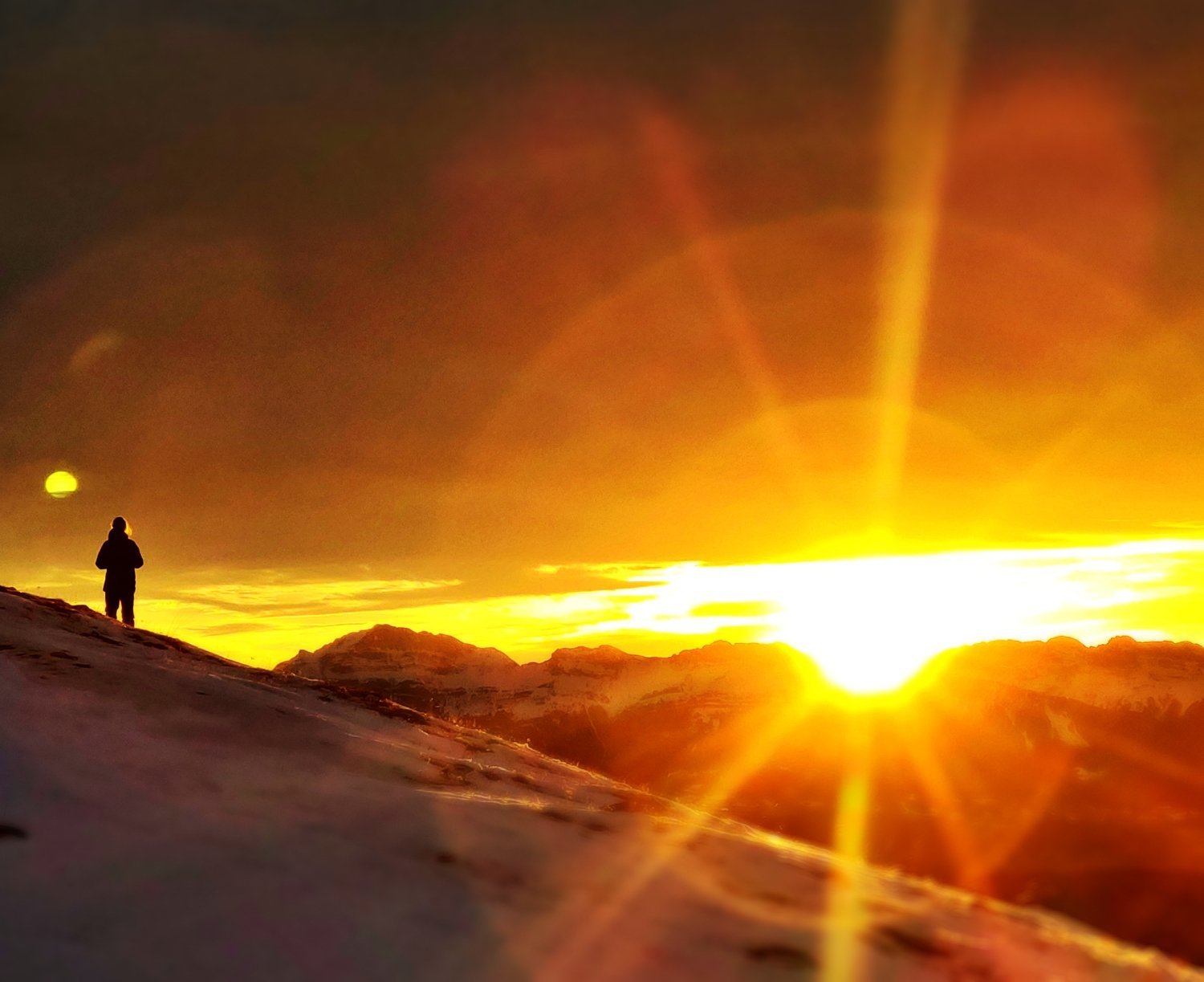 Lever de soleil depuis le belvédère sur les Écrins, le Vercors et la Chartreuse
