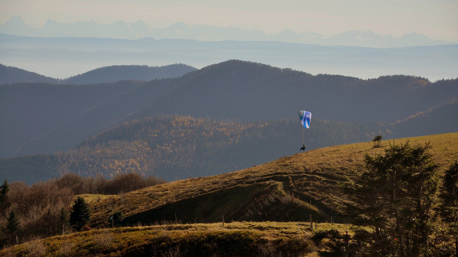 Randonneurs sur les crêtes des Vosges